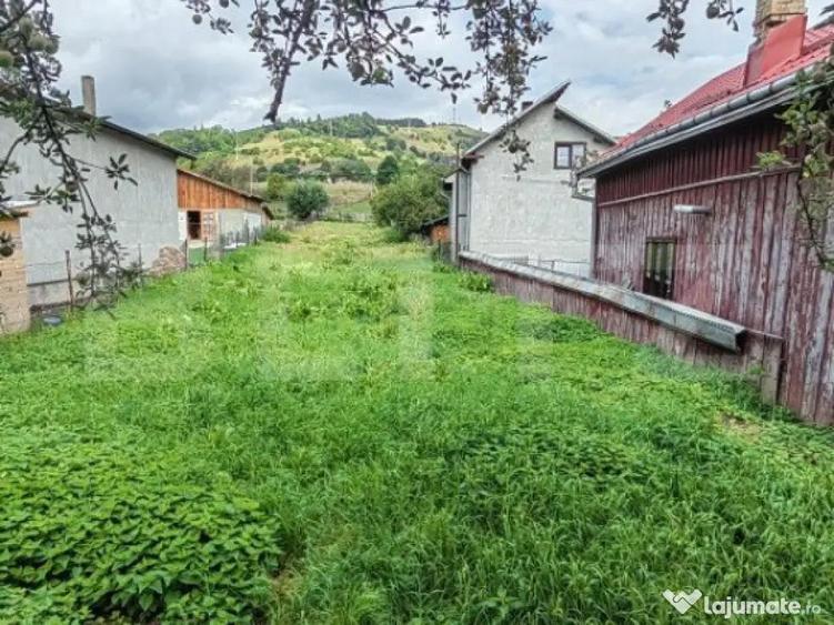 Casa de vanzare in Gura Humorului + teren generos - 2