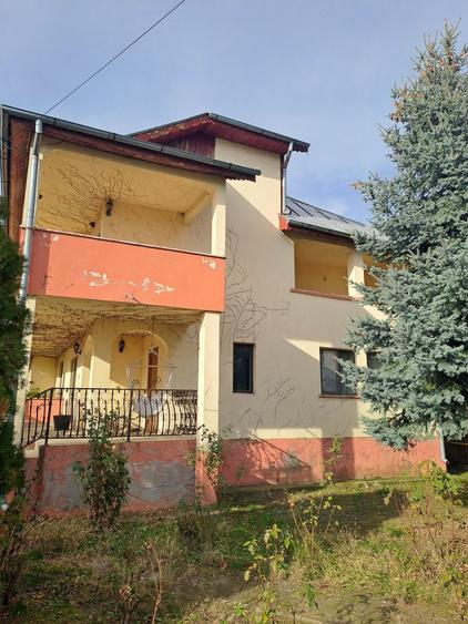 Casă cu 4 camere în Pleșoiu