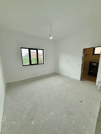 Casa De Vanzare la intrare in Cumpana pe partea stanga - 3