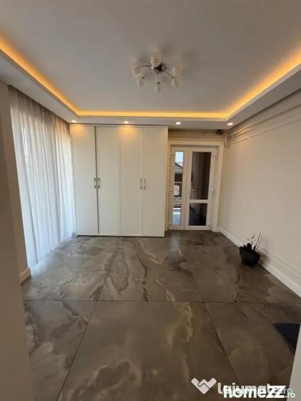 Apartament cu 5 camere decomandat în Central