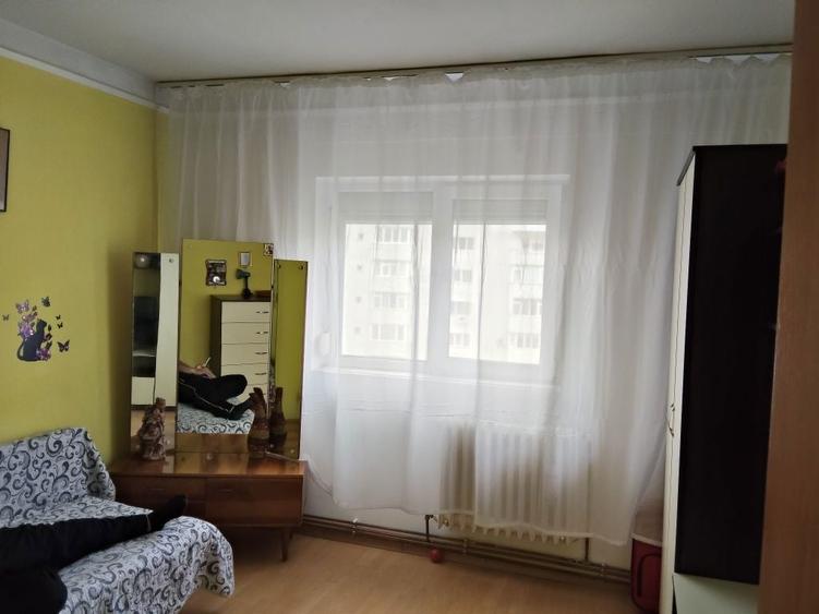 Inchiriez apartament 3 camere, Zimbru , Iasi , etaj 6/10. - 8