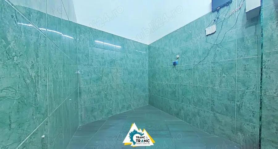 Spa?iu comercial de inchiriat cu 3 camere pe Bulevardul Revolu?iei - 5