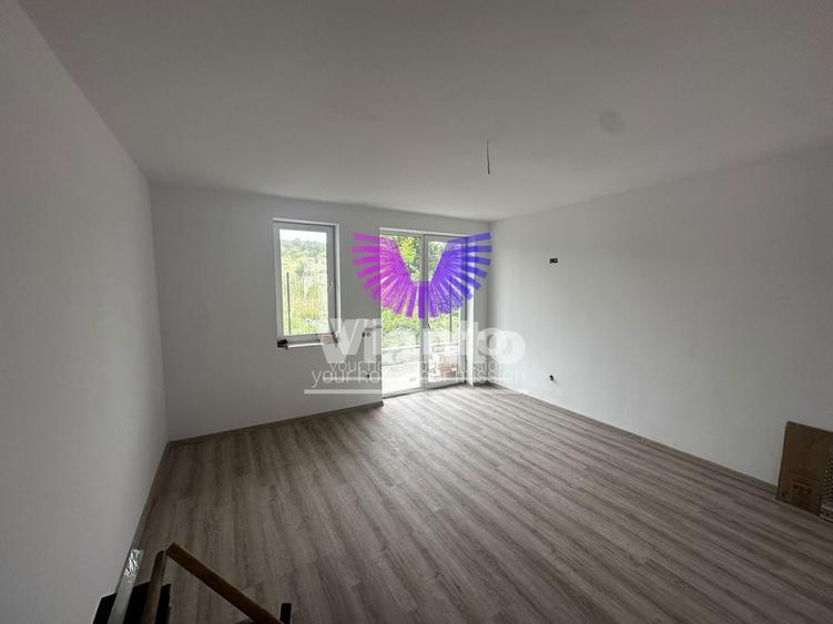 Duplex cu 5 camere cu Canalizare în Exterior Vest