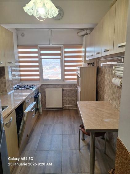 Inchiriez apartamend decomandat 3 camere mobilat cartier dupa zid - 4