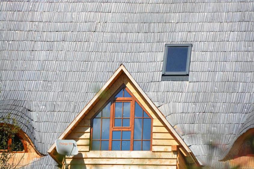 Vand casa la Buru construita traditional din barne de stejar cu tarnat sculptat si interior modern - 6