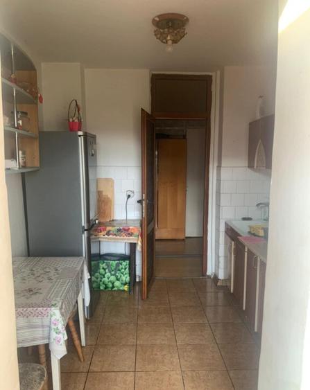 Apartament 3 camere decomandat etaj 3/4 Nicolina 1 - 2