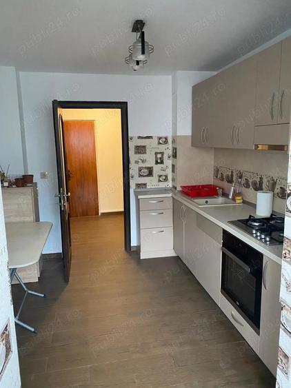 Ap 3 camere, Dristor, Bd Rm Sarat, et 6 8, loc de parcare - 10