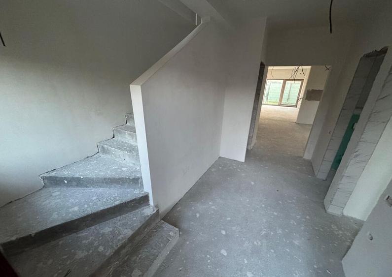 Casa de vanzare Duplex zona Carrfour - 2