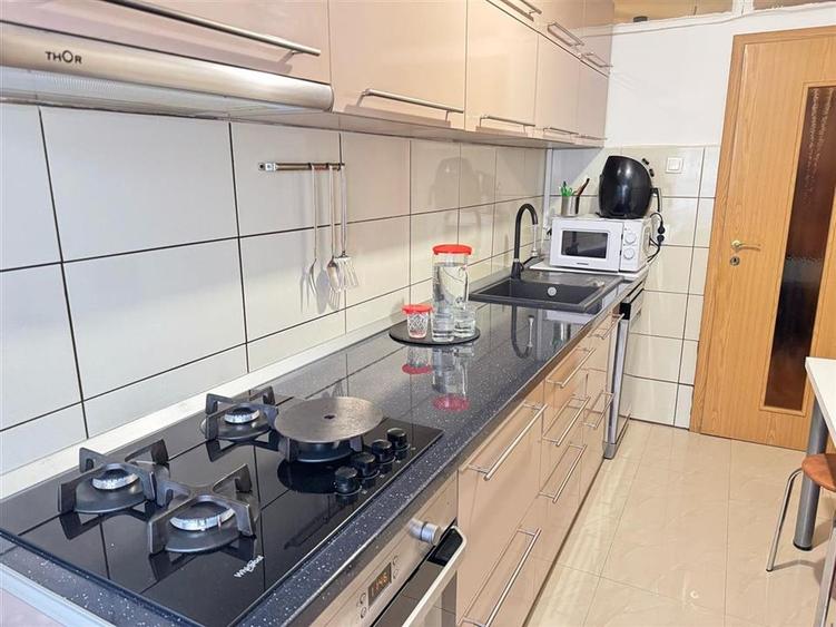 Apartament modern 3 camere balcon si pivnita zona Vasile Aaron - 10