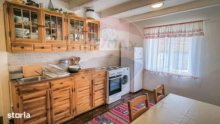 Casă cu 4 camere cu Teren 1631 Mp în Bruiu