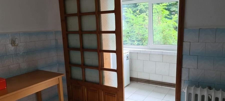 Apartament cu 3 camere decomandat în Nicolina