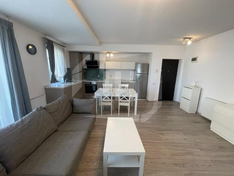Apartament cu 2 camere semidecomandat, mobilat în Bună Ziua