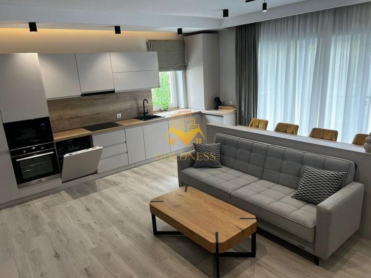 Apartament cu 2 camere semidecomandat, mobilat în Bună Ziua
