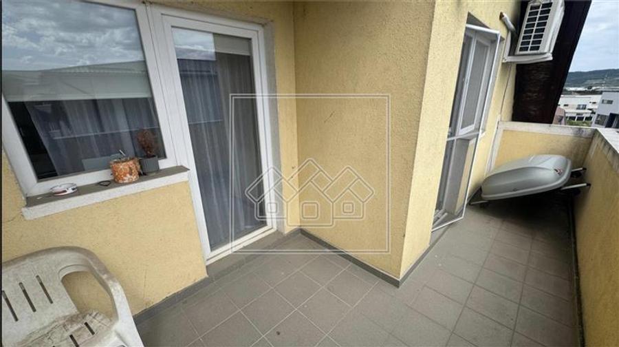 Apartament cu 2 camere decomandat, mobilat în Șelimbăr