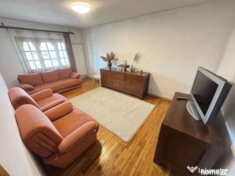 Apartament cu 3 camere decomandat în Delfinariu