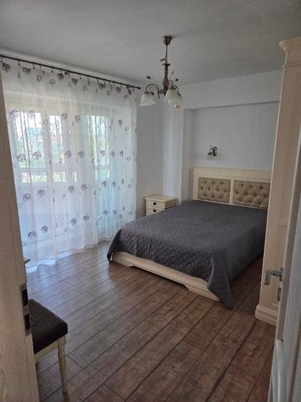 Apartament cu 3 camere decomandat, mobilat în Nicolina
