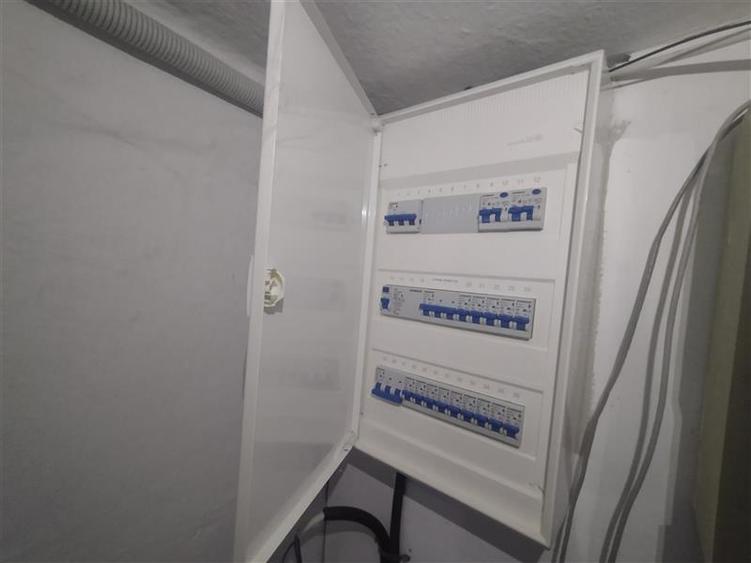 Casă individuală cu 4 camere cu Canalizare în Ciclova Română