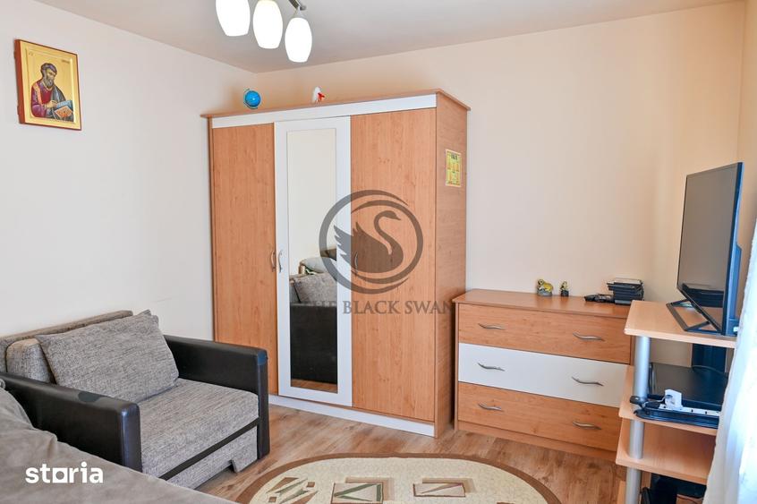 Casă cu 7 camere cu Teren 432 Mp în Vest