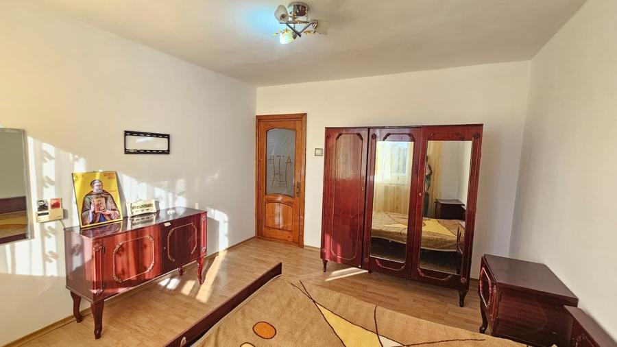 Apartament cu 3 camere decomandat în Micro 13