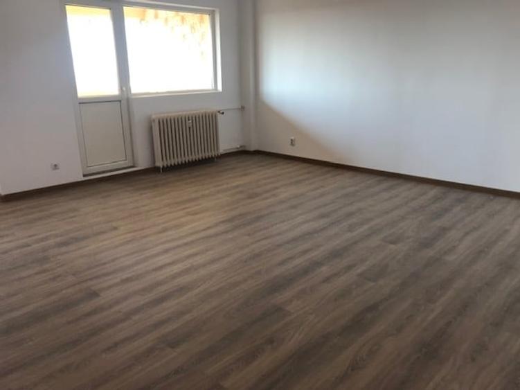 Apartament cu 4 camere decomandat în Pantelimon