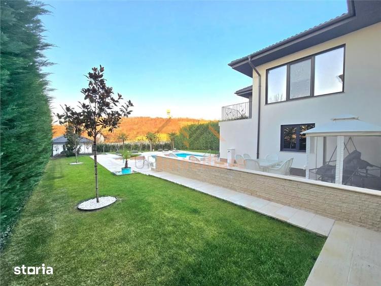 Casă cu 7 camere decomandat cu Teren 1102 Mp în Oncea