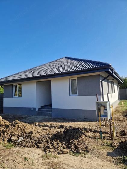 Casă cu Teren 656 Mp în Sânmihaiu Român