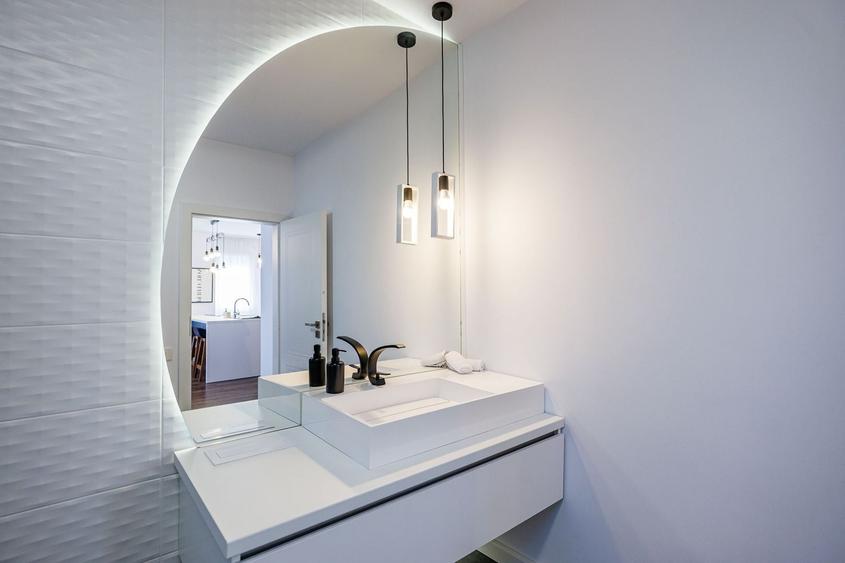 Penthouse cu 2 camere semidecomandat, mobilat în Aradului
