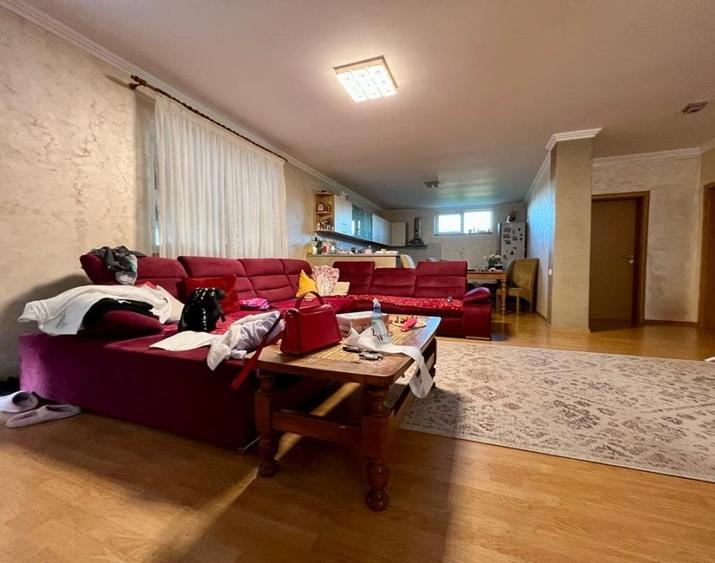 Casă cu 6 camere în Moșnița Veche - 8