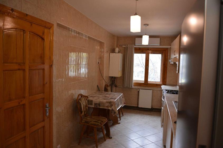 Vand apartament 2 camere zona Toamnei - 2