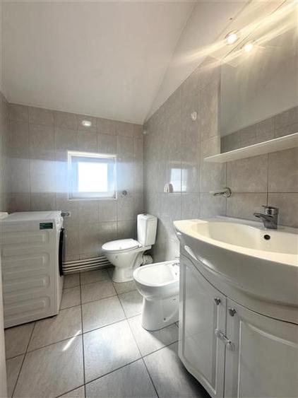 Casa cu Potential Multiplu, Pretabila Pentru Doua Familii sau Business, Chiar la - 14