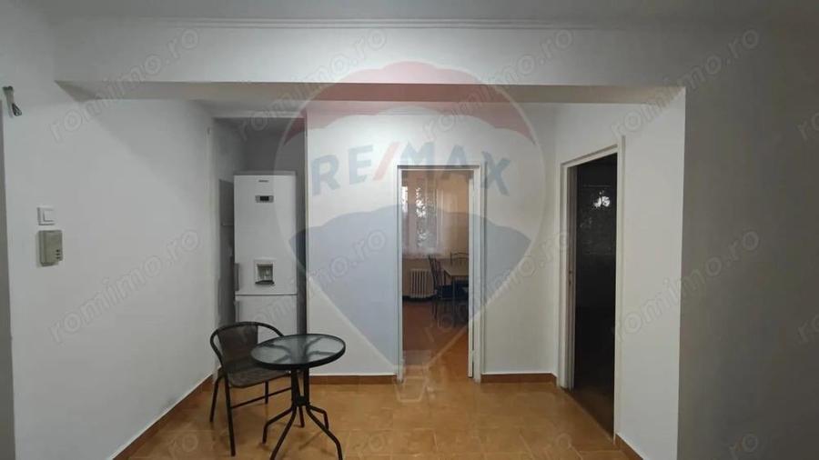 De inchiriat apartament 3 camere spatios etaj 1 Splaiul Crisanei - 5