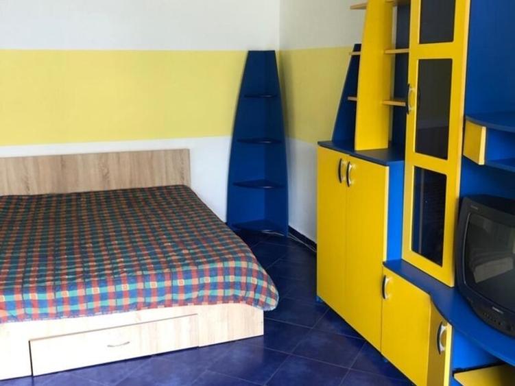 Calea Vitan, garsoniera, etaj 2, stradal, mobilata, utilata, 300 euro - 1