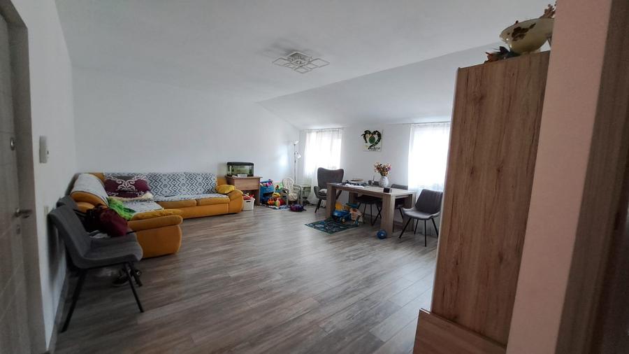 Km 5 Apartament 2 camere decomandat, la Mansarda 48 mp.incalzire pe gaze, liber - 2