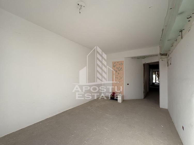 Apartament cu 3 camere decomandat în P-ța Unirii