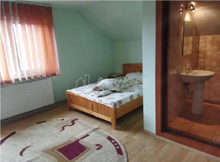 Casă cu 10 camere cu Teren 980 Mp în Central