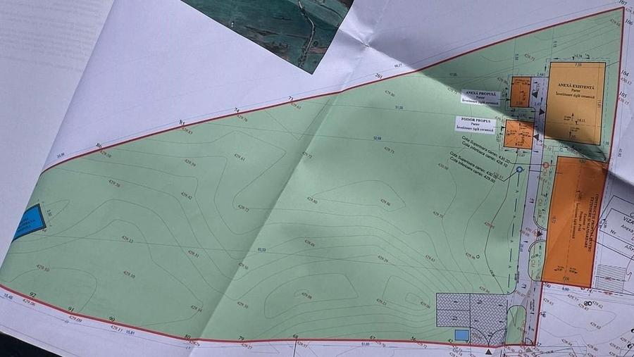 Vand casa singur in curte - P+M - teren 3000 mp - Marpod - 3