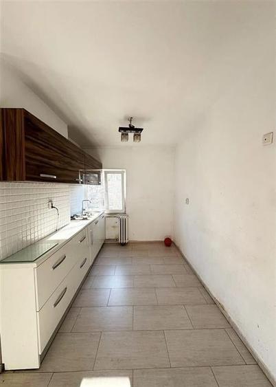 RECO . Apartament cu 3 camere Valenta . - 4
