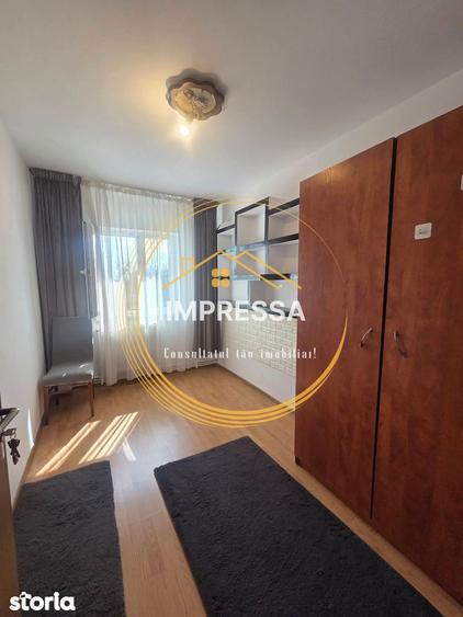 Se vinde apartament 4 camere, pozi?ie foarte buna 91.0000e etaj 2 - 3