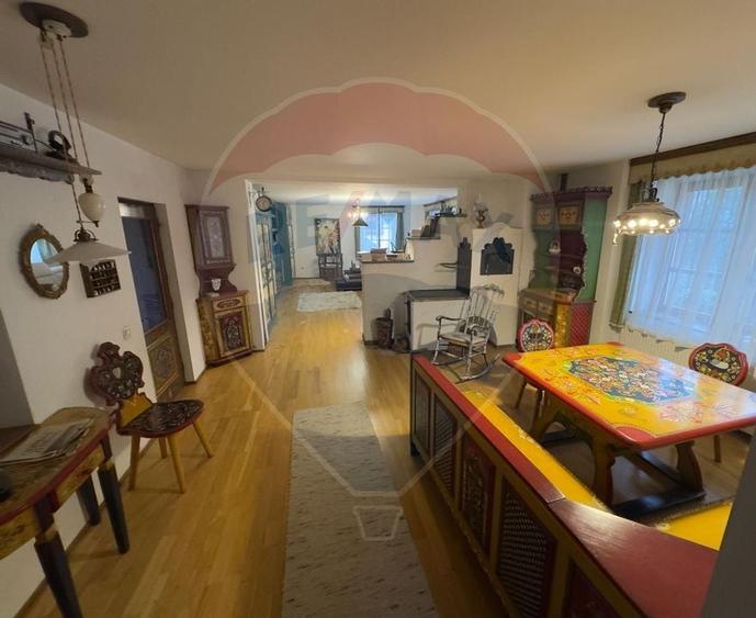 Reședință cu farmec aparte în inima Cisnădioarei - 3