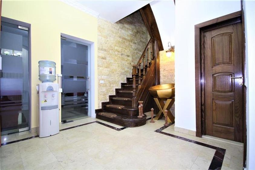 Corp vila, ideal locuinta, cu piscina si curte proprie in centru, Bucuresti - 2