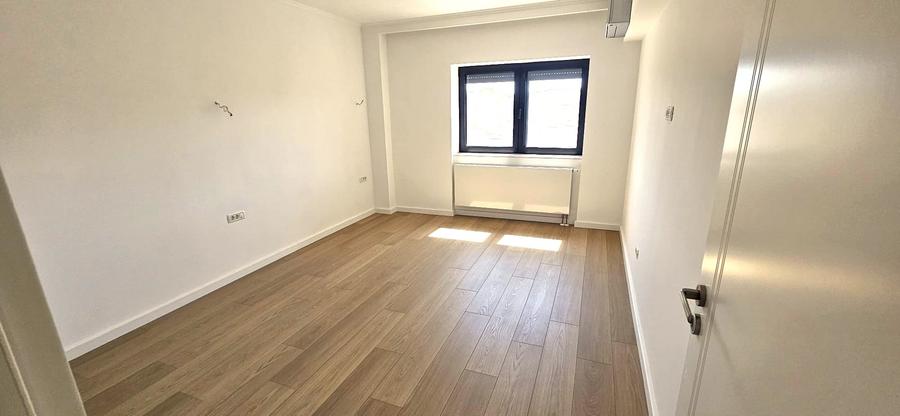 Apartament nemobilat su.83mp. pt.Birouri sau de locuit- zona Trocadero - 5