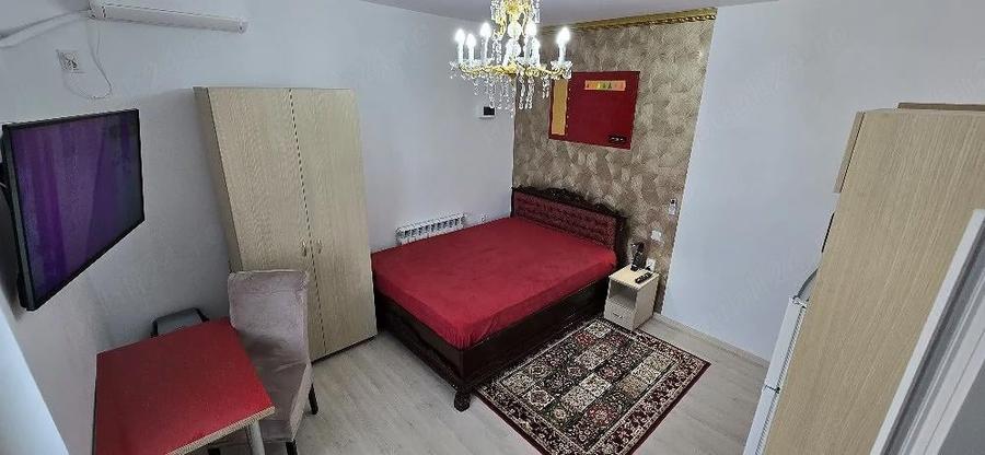 La 5 minute de sta?ia de metrou Eroii Revolutiei - 6