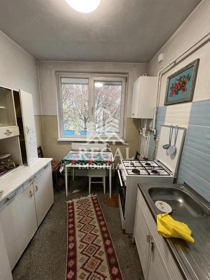 Apartament de vanzare in exclusivitate Zona Micro 4 etaj 2/4 - 4