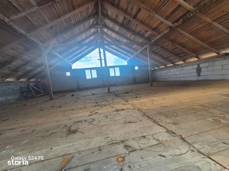 Vila D+1+M spatioasa, ideala pentru locuinta familiala sau investitie - 2