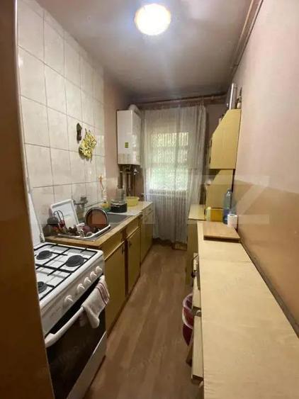 Apartament de vanzare, cu 3 camere, zona Tudor - 2