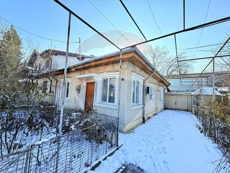 Casă de vanzare cu curte | 4 camere | Zona Gorjului | Teren generos - 2