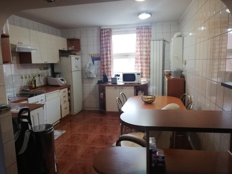 Inchiriez apartament 4 camere Micul Dallas - 1