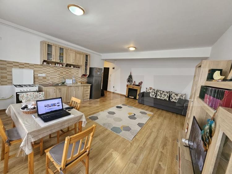 Apartament semidecomandat cu 2 camere, mobilat si utilat, parcare, zona Terra - 1