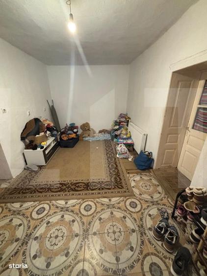 Casa spatioasa, 177 mp construiti, teren 3400 mp, 5 camere, cazan pe l - 3