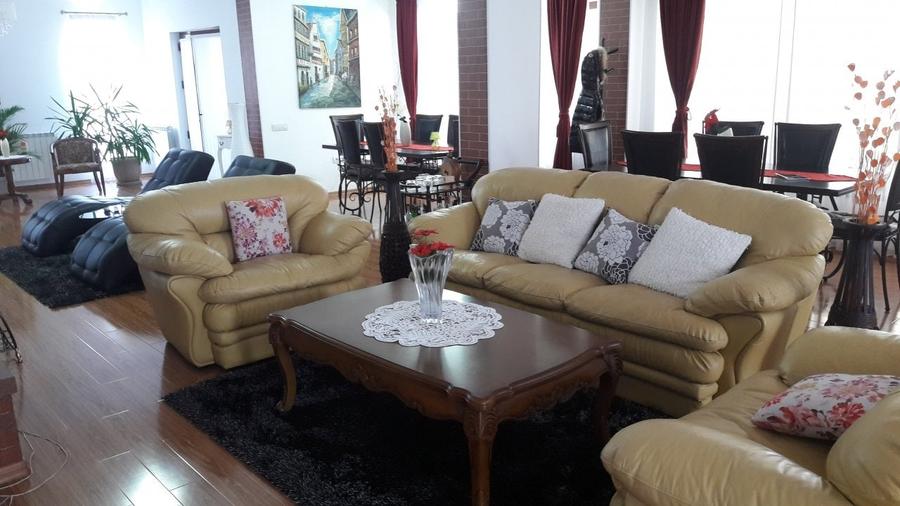 Casă individuală cu 12 camere cu Teren 1100 Mp în Nord